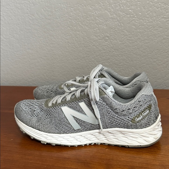 New Balance Fresh Foam Arishi Gray & White Running Shoes Size 8.5 - Picture 3 of 8